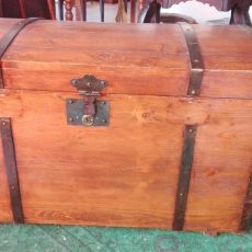 Trunk in Italian walnut